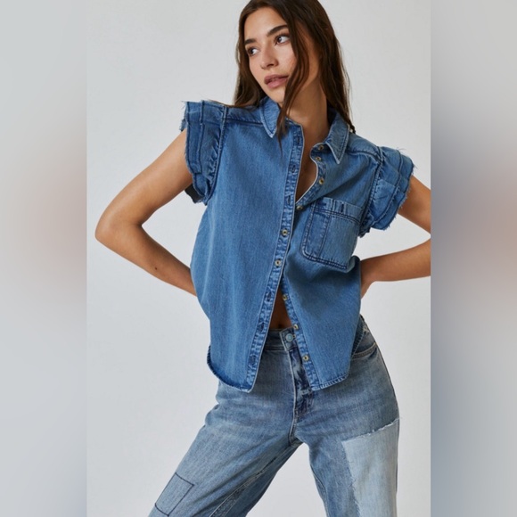 Pilcro Tops - Anthropologie Pilcro Ruffle Buttondown Top | XSP